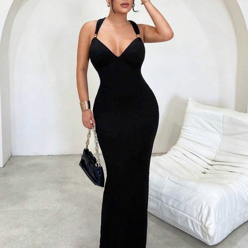Plus size women’s dress with criss cross back